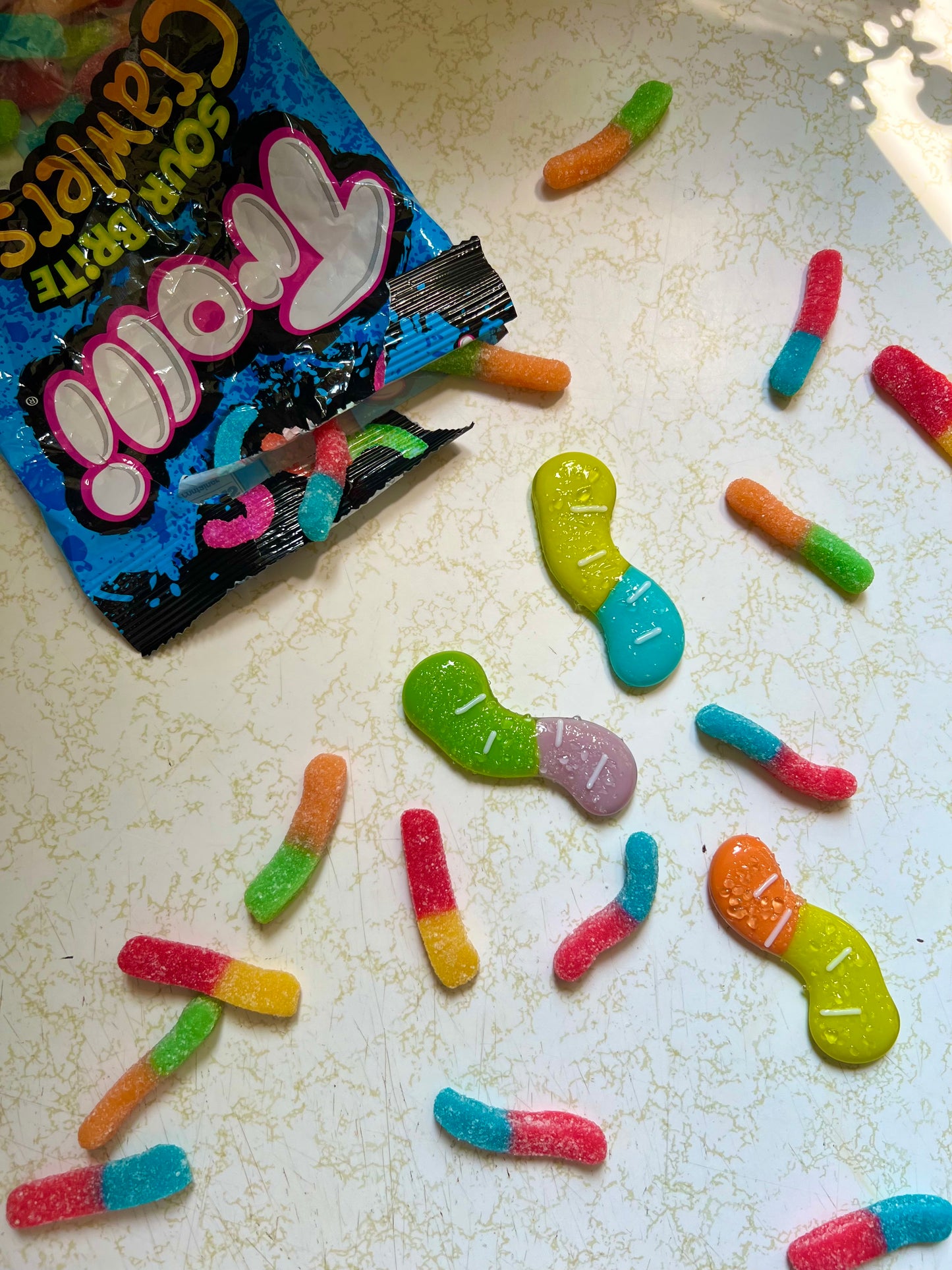 Sour worm magnet🐛🧲