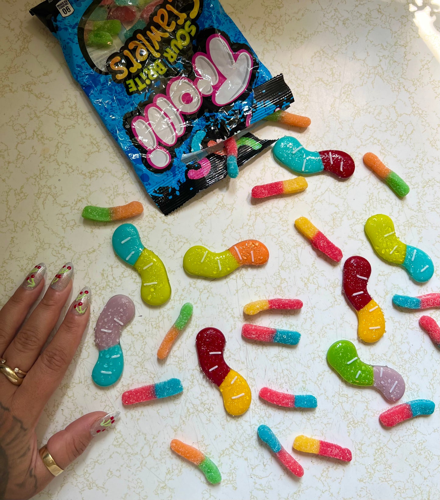 Sour worm magnet🐛🧲
