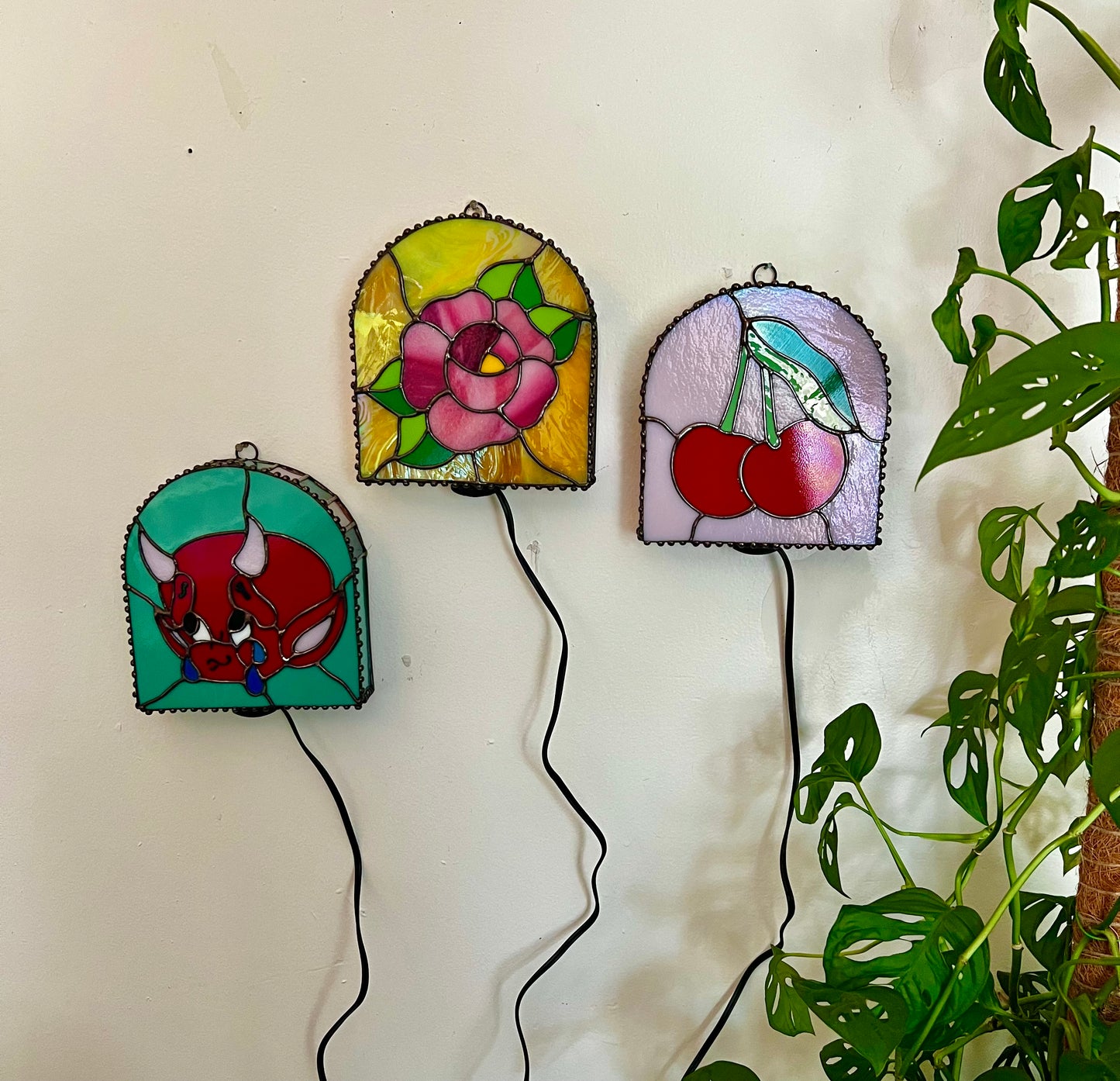 Flower wall lamp