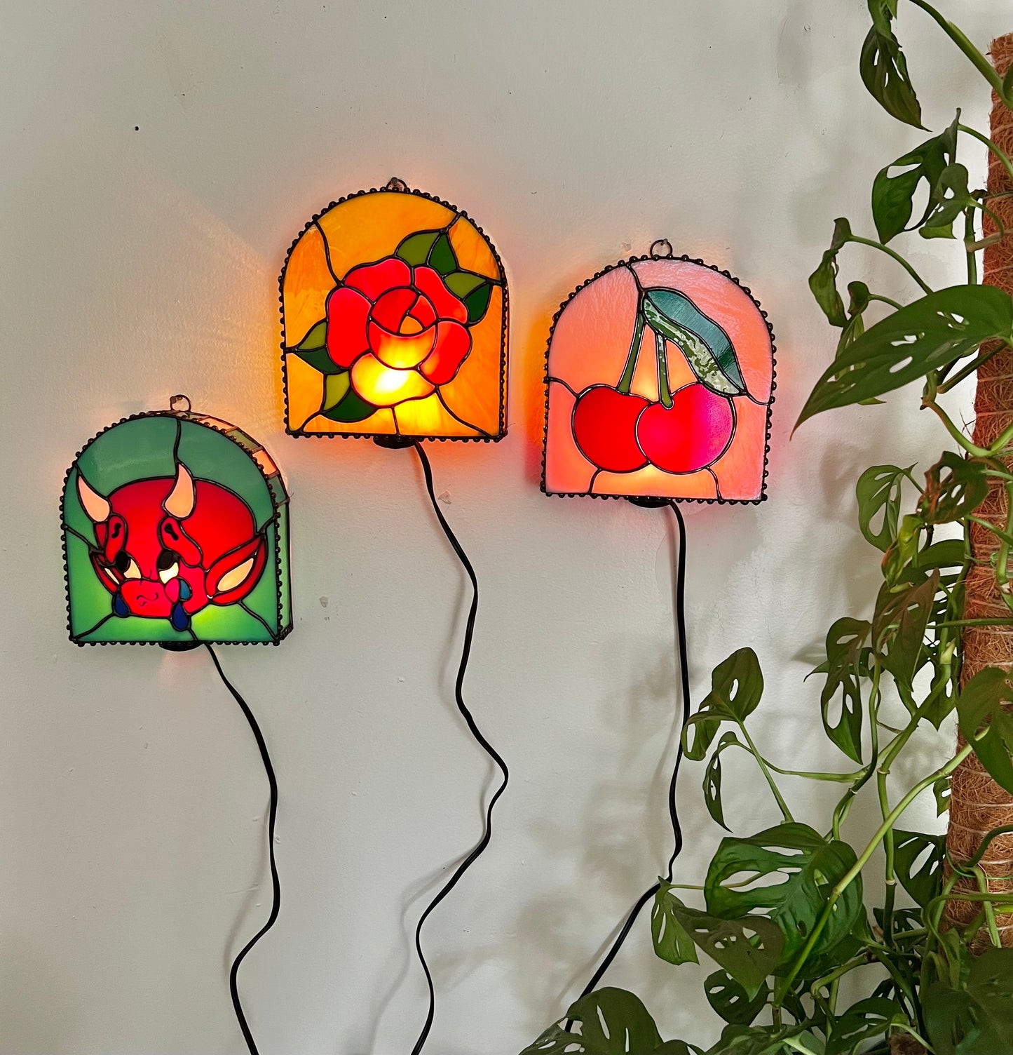 Flower wall lamp