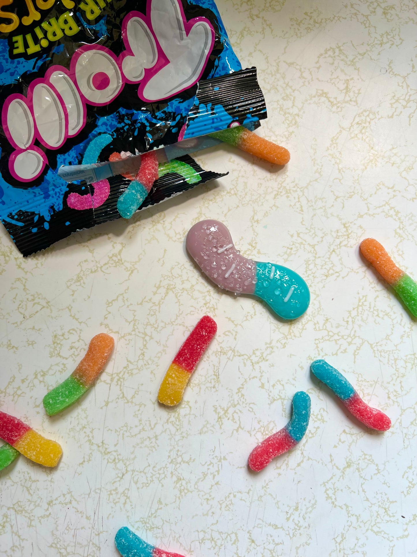 Sour worm magnet🐛🧲