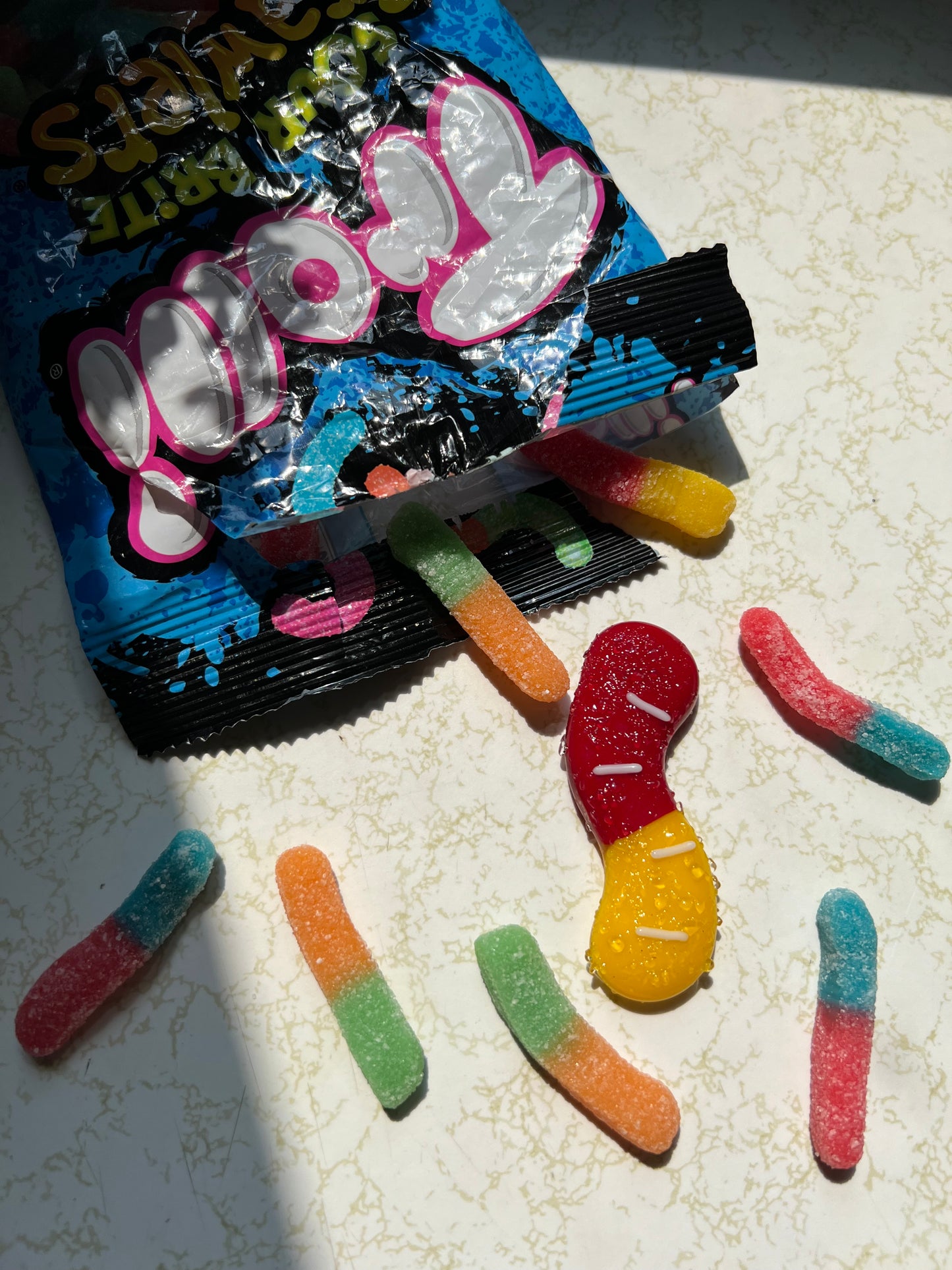 Sour worm magnet🐛🧲