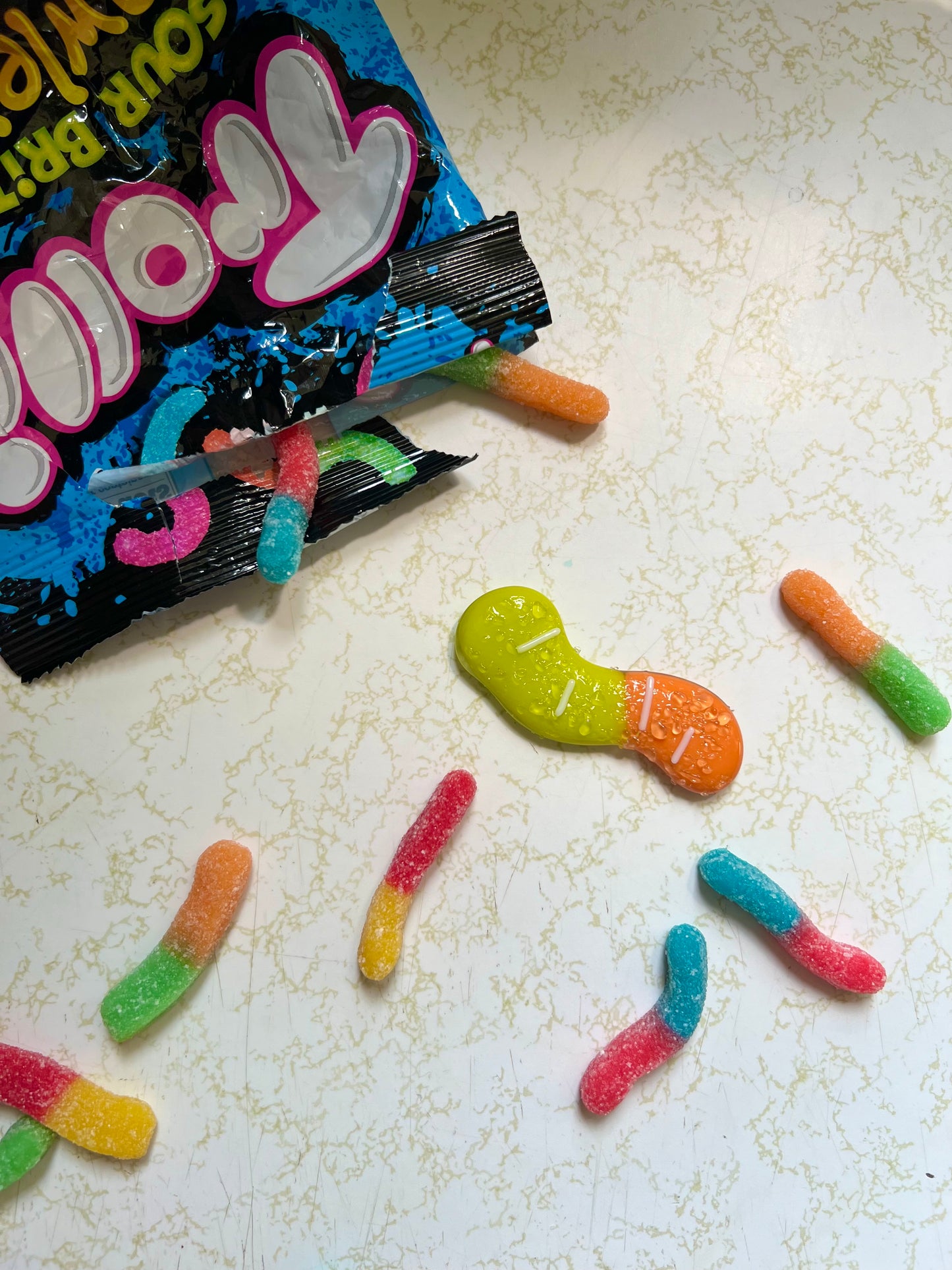Sour worm magnet🐛🧲