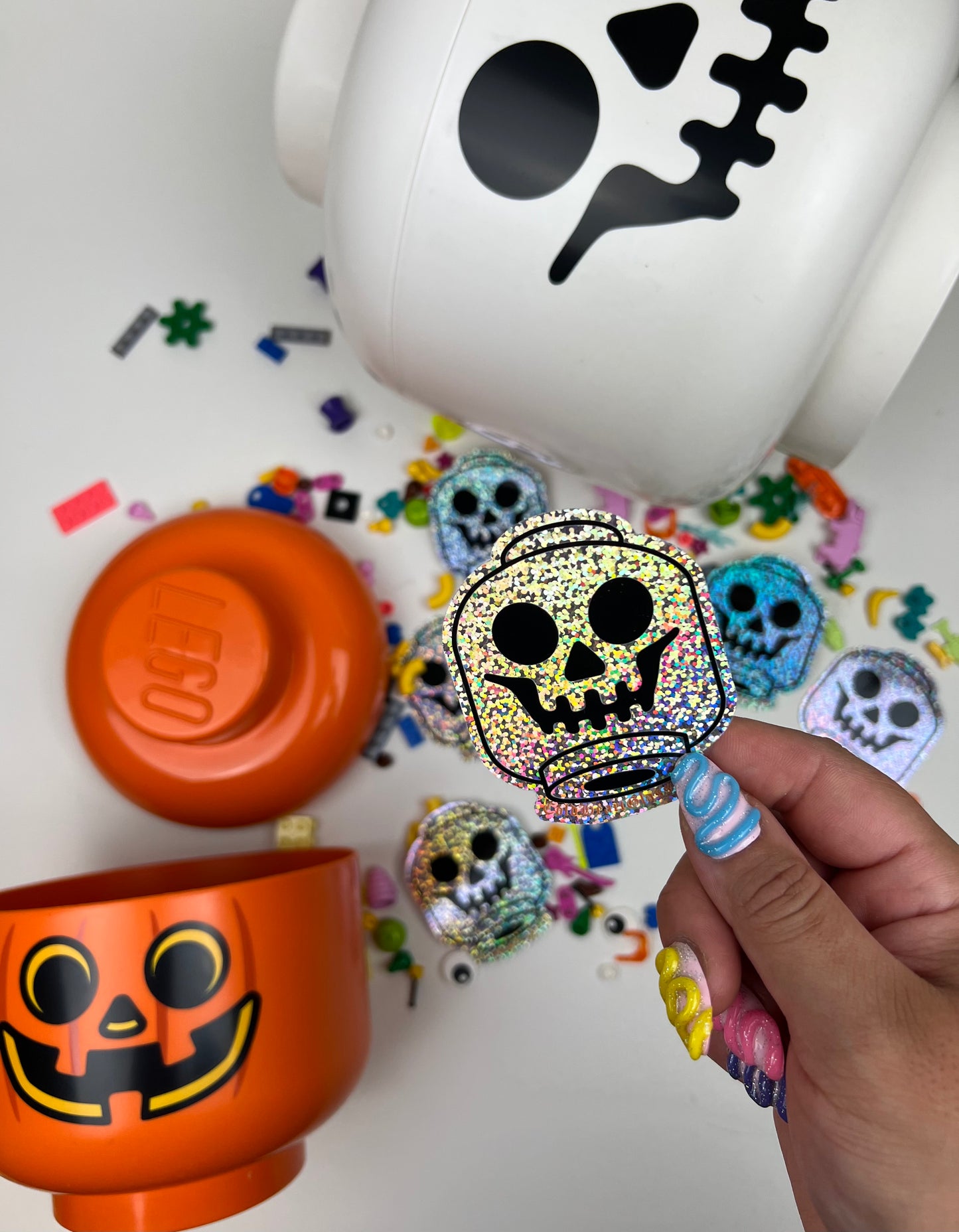 Minifigure skull sticker