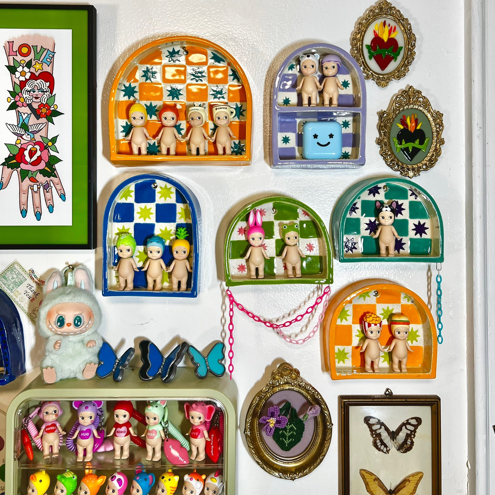 Ceramic ant trinket shelf