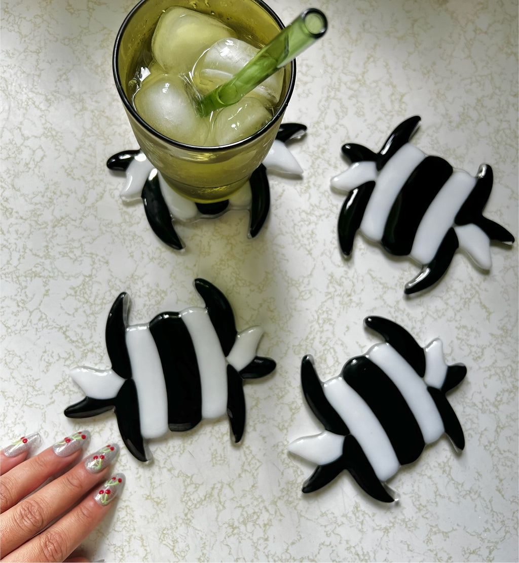 Barbed wire coaster set