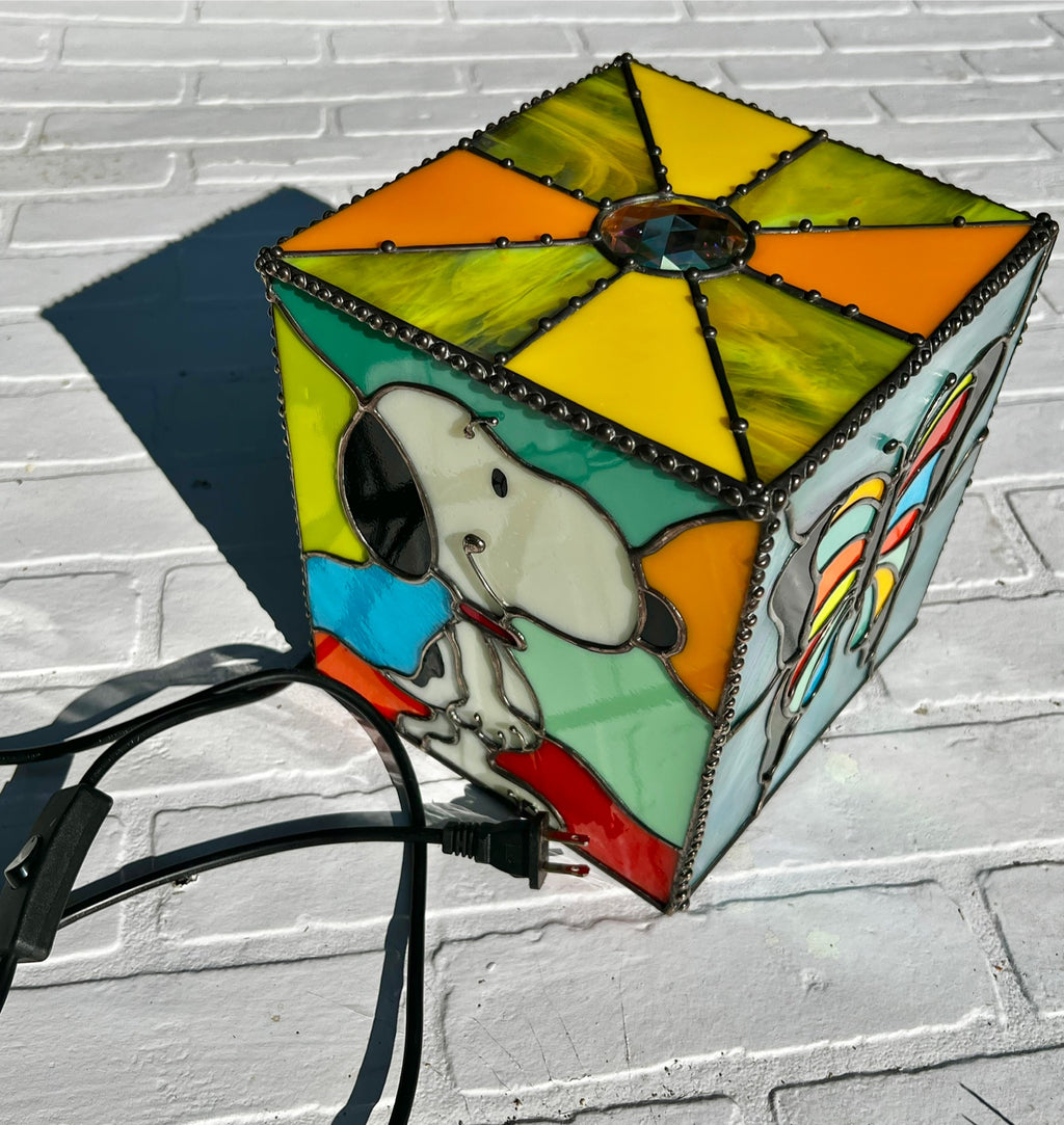 Snoopy & the butterflies lamp