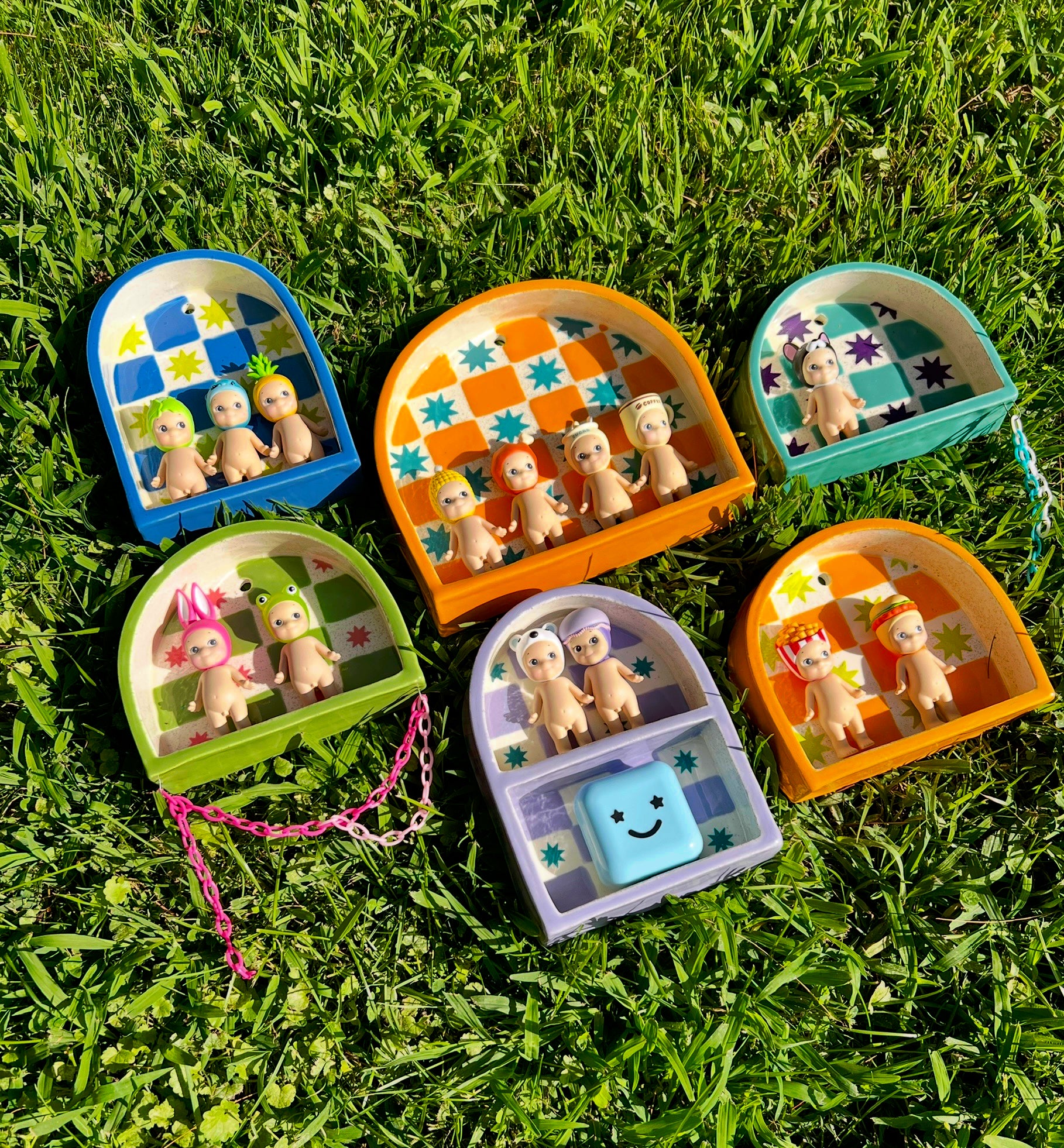 Ceramic ant trinket shelf