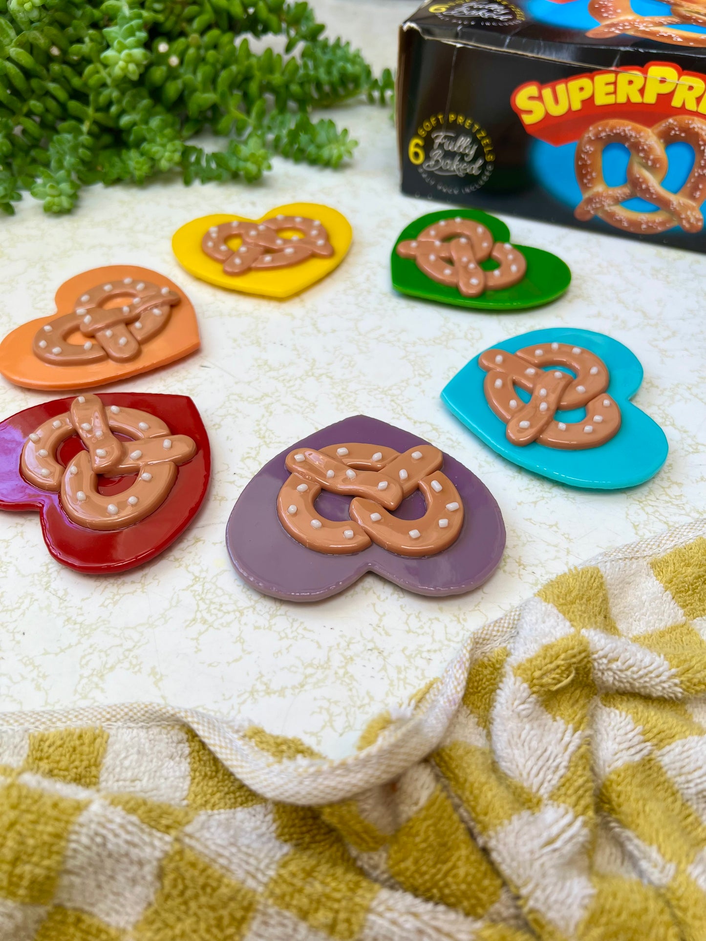 Pretzel magnets🥨🧲